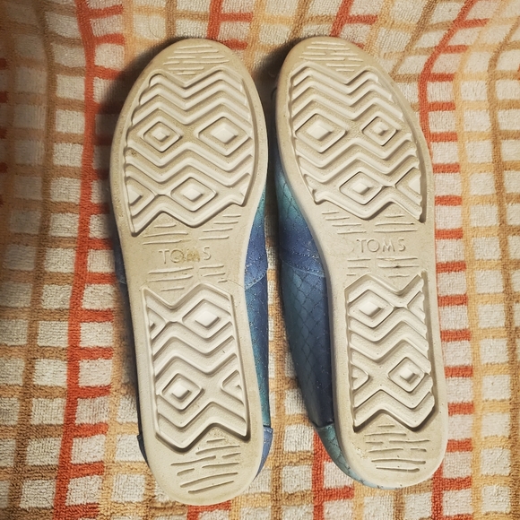 Toms Alpargata mermaid scales print size 8 - Picture 4 of 5